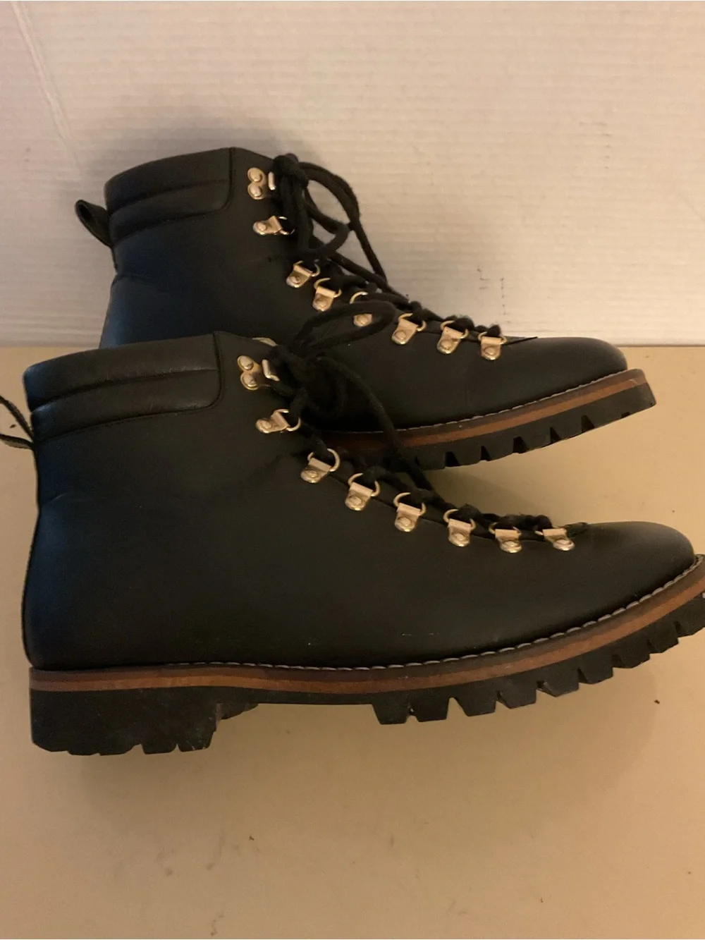 T A F T men’s black leather combat hiking Viking boots US 9